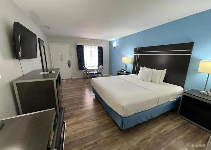 Days Inn By Wyndham Orange