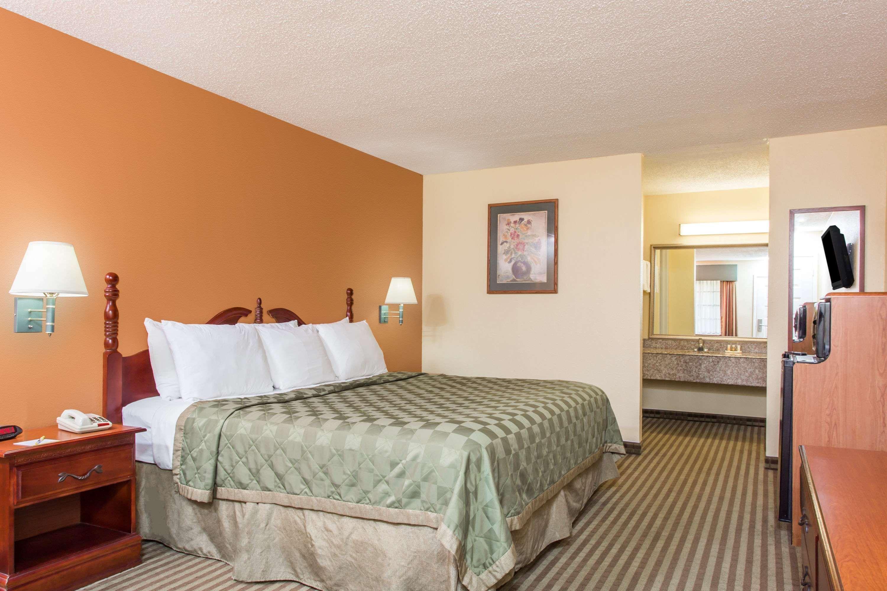 Days By Wyndham Hotel 2*